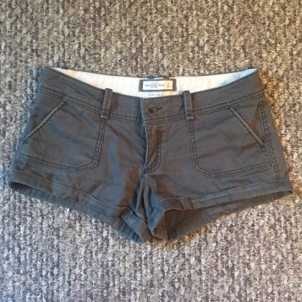 ABERCROMBIE & FITCH army green shorts!